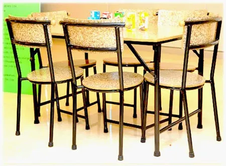 Sản xuất bàn, ghế từ vỏ hộp sữa