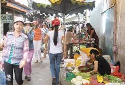 Chợ Tân Phú 2: Trong vắng vẻ, ngoài nhộn nhịp
