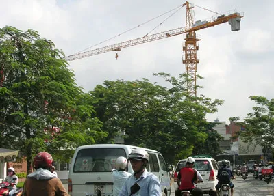 Hiểm họa từ… cần cẩu