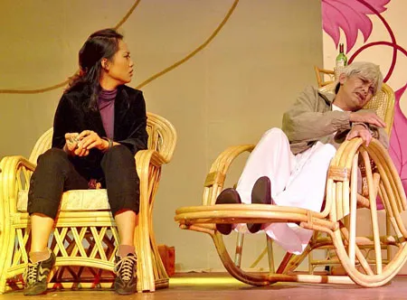 Hãy cho biết hai nghệ sĩ trong ảnh này tên gì, tham gia tác phẩm nào, của tác giả, đạo diễn nào?