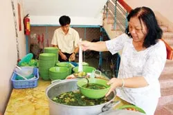 Bữa ăn đậm đà tình nghĩa thầy trò