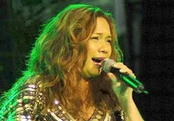 Bài hát Việt ngập ngừng hội nhập