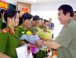 Nữ công an học tập tấm gương đạo đức Bác Hồ: Phục vụ nhân dân tốt hơn