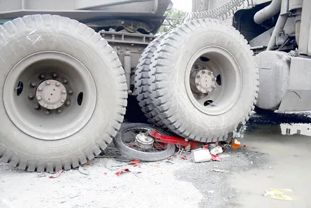 Một ngày, 3 vụ tai nạn giao thông nghiêm trọng: 3 người chết, 22 người bị thương nặng ảnh 2