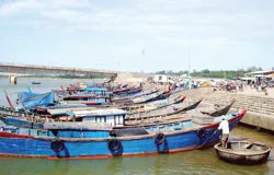 “Bãi biển nữ hoàng” Cửa Tùng: Nguy cơ biến mất