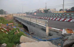 Công trình hầm chui phía trước KCX Linh Trung đang thiếu vốn. Ảnh: Cao Thăng