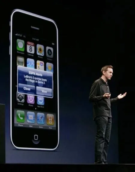 Hãng Apple ra mắt điện thoại đi động iPhone thế hệ thứ 3