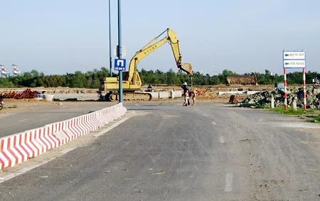 Đường nối cầu Thủ Thiêm vẫn chưa thể sử dụng