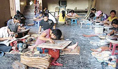 Người đi bằng đôi tay “thèm”… vốn