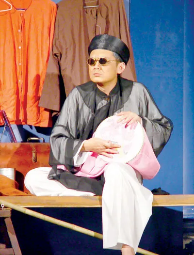 Cho biết nghệ sĩ trong ảnh này tên gì, tham gia tác phẩm nào, của tác giả, đạo diễn nào?