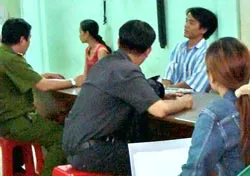 Bé gái câm điếc gần 2 năm bị cưỡng bức làm… vợ bé