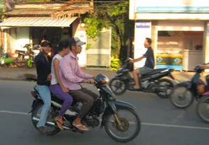 Miền đất “thiếu” nón bảo hiểm