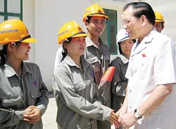 Tiếp xúc cử tri tại tỉnh Thái Nguyên, Tổng Bí thư Nông Đức Mạnh: Nhanh nhạy chớp thời cơ đưa đất nước vượt qua khó khăn