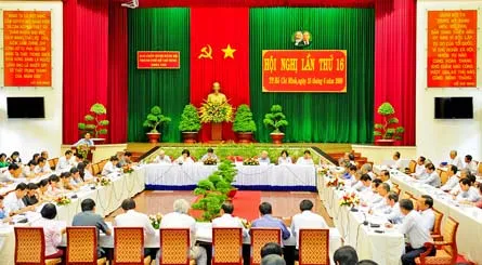 Đột phá vào xây dựng, thương mại và dịch vụ