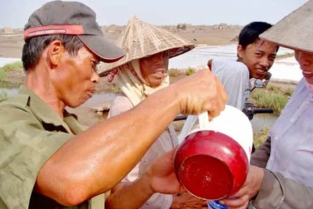 Đánh vật với nắng nóng