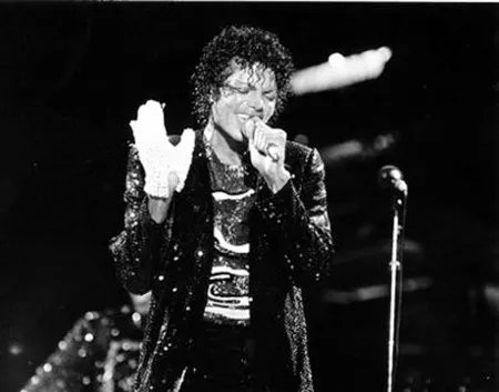 Michael Jackson trong chương trình Victory Tour tại sân vận động Arrowhead năm 1984