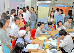 Doanh nghiệp ồ ạt tuyển lao động: Sự thật sau lời mời gọi ảnh 2