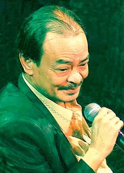 Thanh Tùng ngoảnh nhìn lại cây sầu riêng trổ bông