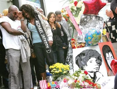 Người hâm mộ tại Los Angeles tưởng niệm Michael Jackson.