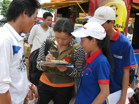 Thí sinh nườm nượp “lai kinh”