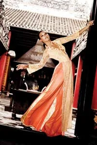 Người mẫu Pháp Amanda Delepine Scott thích… nhiều thứ ở Việt Nam