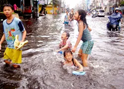 Mưa lớn chiều 1-7, tại TPHCM: Ngập cả khu vực trung tâm