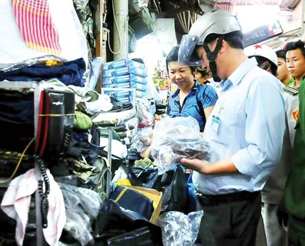 Phá vụ bán quân trang, quân dụng tại chợ Dân Sinh