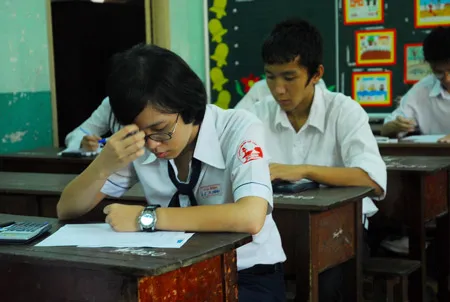 Trong một phòng thi...