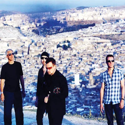 Nhóm U2 đã có tour diễn rất thành công tại Barcelona với 2 ca khúc nổi tiếng của Michael Jackson.