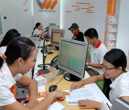Giảm giá cước điện thoại di động: Cuộc đua của các “đại gia”