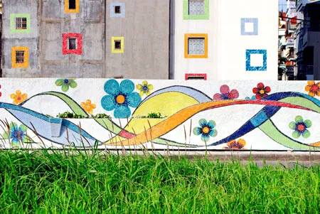 Thêm 60m2 tranh gốm của "Con đường gốm sứ ven sông Hồng" đã hoàn thành.