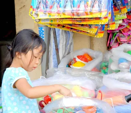 Hàng Trung Quốc tràn ngập thị trường - Bài toán chưa lời giải - Bài 2: Ồ ạt hàng lậu giá rẻ