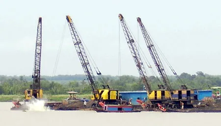 Sạt lở - Người dân “sống trong sợ hãi”. Bài 1: Tận diệt lòng sông