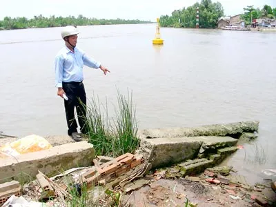 Sạt lở - Người dân "sống trong sợ hãi" - Bài 3: Chống sạt lở - Công trình cấp bách, triển khai cầm chừng!