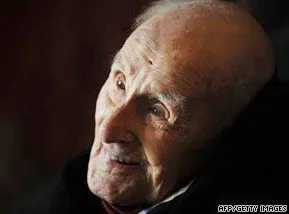 Cụ ông già nhất thế giới qua đời