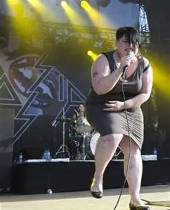 Ca sỹ Beth Ditto của ban nhạc Gossip (Mỹ). Ảnh AP