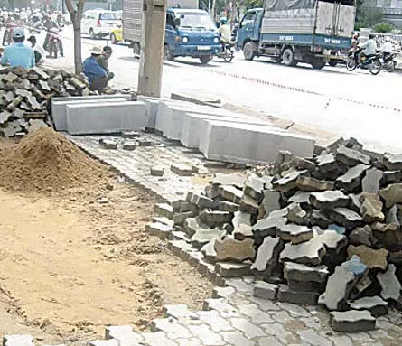 Vỉa hè - Nơi còn tốt lại thay, nơi xuống cấp phải chờ…