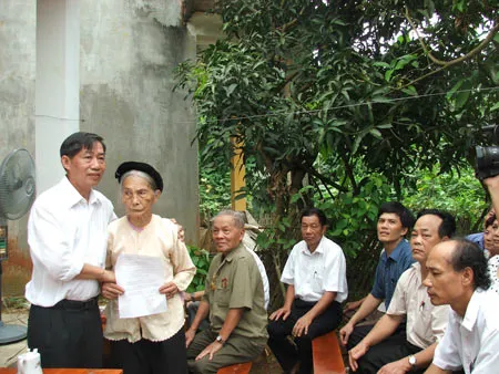 Chương trình "Nghĩa tình Trường Sơn": Tặng căn nhà tình nghĩa cho mẹ liệt sĩ Nguyễn Thị Thức