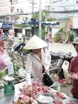 Cần xử lý nghiêm các đơn vị nhập khẩu thực phẩm quá đát, ôi thiu