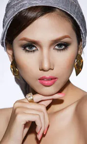 Hoàng Yến mang “Rồng Việt” tới Miss Universe 2009
