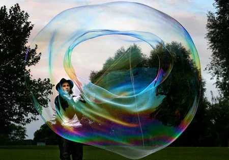 Quả bong bóng xà phòng lớn nhất thế giới