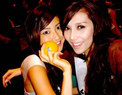 Hoàng Yến với Hoa hậu Nhật Bản