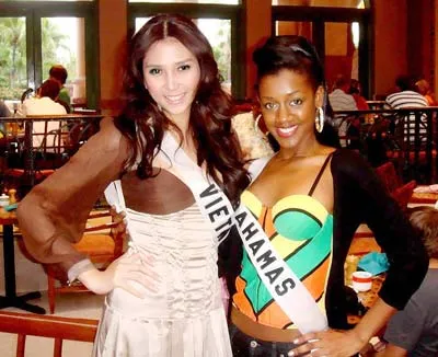 Hoàng Yến với Hoa hậu Bahamas