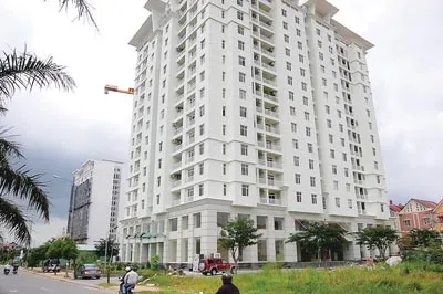 Các khu chung cư cao tầng xuất hiện ngày càng nhiều đã làm biến dạng lối sống truyền thống. Ảnh: P.NGỌC
