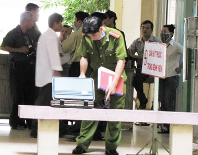 Nha Trang: Buồn gia đình, một thanh niên vào bệnh viện nhảy lầu tự tử