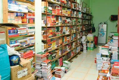 Kho sách in lậu hơn 50.000 cuốn được phát hiện tại TP.HCM giữa năm 2009. Ảnh: T.V