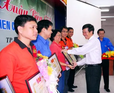 Chương trình "Mùa xuân biên giới": Ủng hộ đồng bào nghèo gần 9 tỷ đồng