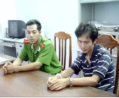 Nguyễn Thế Ý tại cơ quan công an huyện Phước Sơn