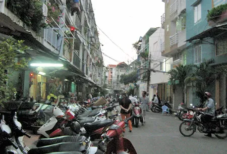 “Lấn” chung cư để kinh doanh!