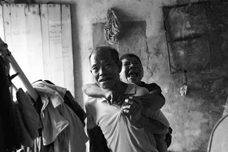 Báo Người Berlin: Nhiều thế hệ người Việt Nam bị chất độc da cam hành hạ